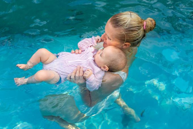 kleuter leren zwemmen